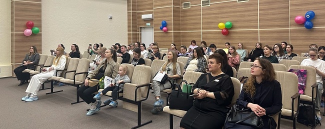 Екатеринбургский филиал «СОГАЗ-Мед» совместно с роддомом провели праздник, посвященный Дню беременных, новости, пресс-релизы, статьи, «СОГАЗ-Мед», омс
