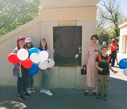 Страховые представители Волгоградского филиала «СОГАЗ-Мед» в Волгоградской области провели акцию «Георгиевская лента» в парках города, новости, пресс-релизы, статьи, «СОГАЗ-Мед», омс