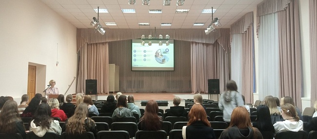 Кировский филиал «СОГАЗ-Мед» провел информационное мероприятие, посвященное Дню Конституции, новости, пресс-релизы, статьи, «СОГАЗ-Мед», омс
