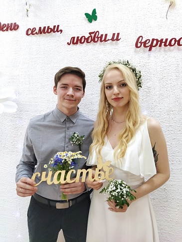 Удмуртский филиал «СОГАЗ-Мед» поздравил молодоженов с праздником Днем семьи, любви и верности, новости, пресс-релизы, статьи, «СОГАЗ-Мед», омс