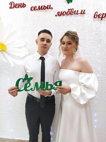 Удмуртский филиал «СОГАЗ-Мед» поздравил молодоженов с праздником Днем семьи, любви и верности, новости, пресс-релизы, статьи, «СОГАЗ-Мед», омс
