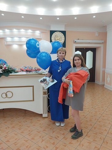 Уфимский филиал «СОГАЗ-Мед» поздравил молодых мамочек, новости, пресс-релизы, статьи, «СОГАЗ-Мед», омс