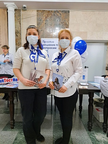 Ямальский филиал «СОГАЗ-Мед» провел консультации жителям города Новый Уренгой во Дворце культуры «Октябрь», новости, пресс-релизы, статьи, «СОГАЗ-Мед», омс