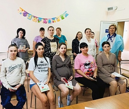 Страховые представители Волгоградского филиала «СОГАЗ-Мед» поздравили жительниц Волгограда и области с Днем матери, новости, пресс-релизы, статьи, «СОГАЗ-Мед», омс