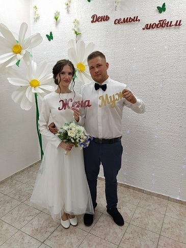 Удмуртский филиал «СОГАЗ-Мед» поздравил молодоженов с праздником Днем семьи, любви и верности, новости, пресс-релизы, статьи, «СОГАЗ-Мед», омс