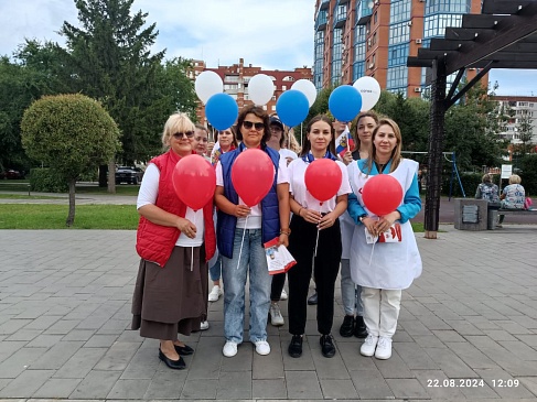 Омский филиал принял участие в праздновании дня государственного флага России, новости, пресс-релизы, статьи, «СОГАЗ-Мед», омс
