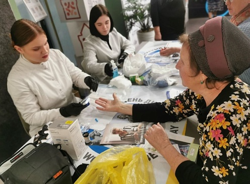 Нижегородский филиал принял участие в конференции «Всемирный день борьбы с диабетом», новости, пресс-релизы, статьи, «СОГАЗ-Мед», омс