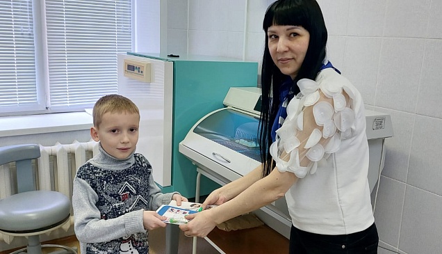 Курский филиал «СОГАЗ-Мед» провел информационную акцию «Здоровые зубки» в детской поликлинике, новости, пресс-релизы, статьи, «СОГАЗ-Мед», омс