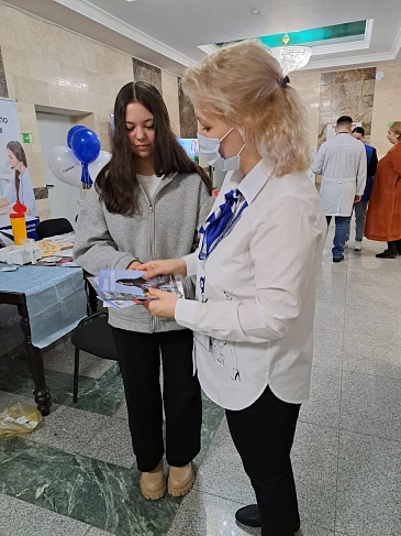 Ямальский филиал «СОГАЗ-Мед» провел консультации жителям города Новый Уренгой во Дворце культуры «Октябрь», новости, пресс-релизы, статьи, «СОГАЗ-Мед», омс