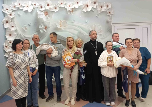 Страховые представители Воронежского филиала «СОГАЗ-Мед» поздравили молодых отцов с праздником, новости, пресс-релизы, статьи, «СОГАЗ-Мед», омс