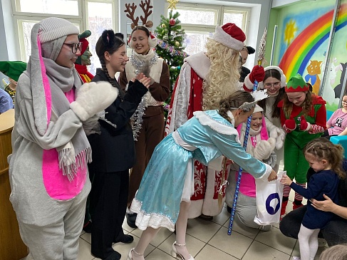Уфимский филиал «СОГАЗ-Мед» поздравил маленьких пациентов в рамках новогодней традиции, новости, пресс-релизы, статьи, «СОГАЗ-Мед», омс