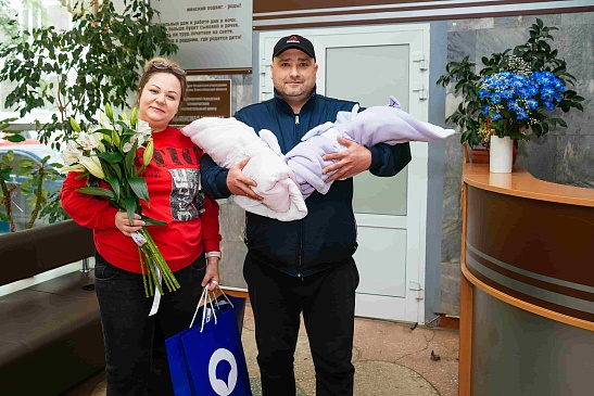 Новосибирский филиал «СОГАЗ-Мед» поздравил родителей новорожденных с Днем защиты детей, новости, пресс-релизы, статьи, «СОГАЗ-Мед», омс