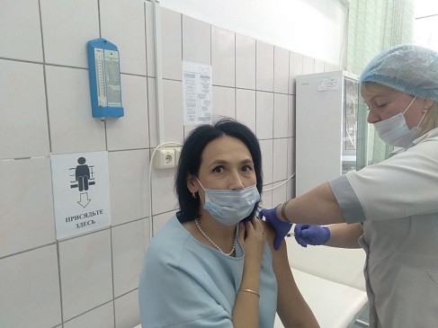 Сотрудники Удмуртского филиала «СОГАЗ-Мед» вакцинировались от гриппа, новости, пресс-релизы, статьи, «СОГАЗ-Мед», омс