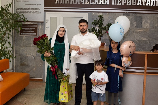 Новосибирский филиал «СОГАЗ-Мед» поздравил молодых родителей Новосибирска с Днем защиты детей , новости, пресс-релизы, статьи, «СОГАЗ-Мед», омс